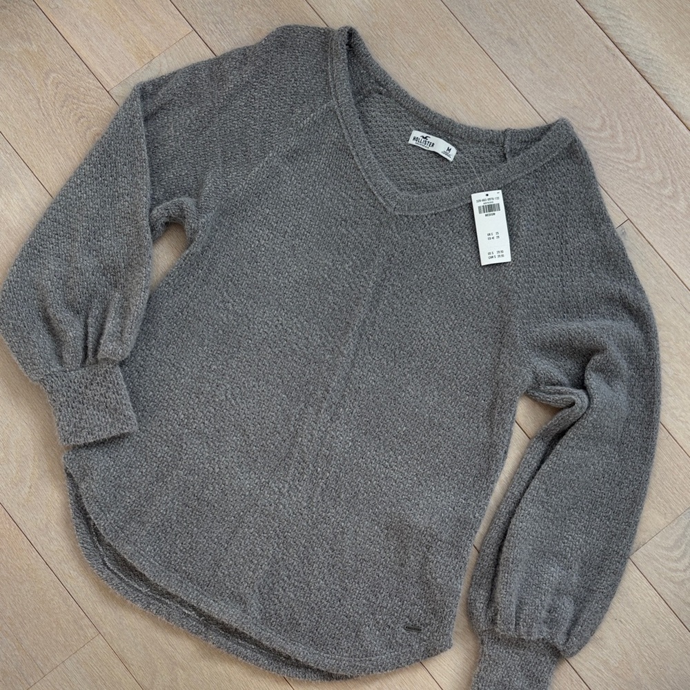 New with tags Hollister Women's Gray V-Neck Sweater